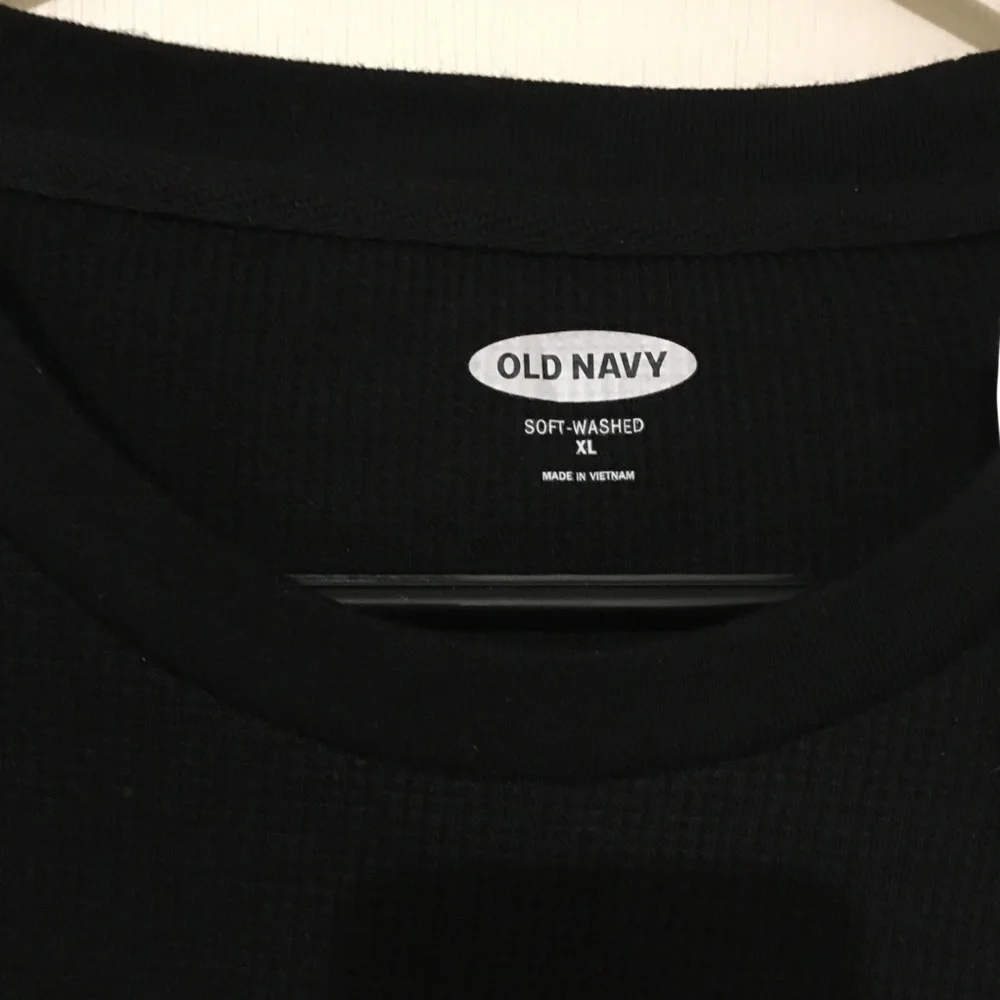 3/$35❤️Old Navy extra-large black and white long sleeve